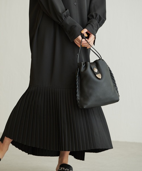 ear PAPILLONNER（イアパピヨネ）の「バックル巾着ショルダーバッグ S