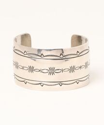 ナバホ族 インディアンジュエリー シルバーバングル」に該当する