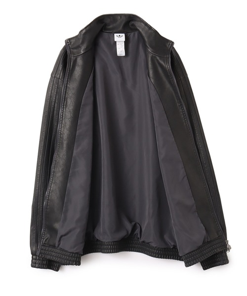 adidas（アディダス）の「adidas PLEATHER FIREBIRD OVERSIZED