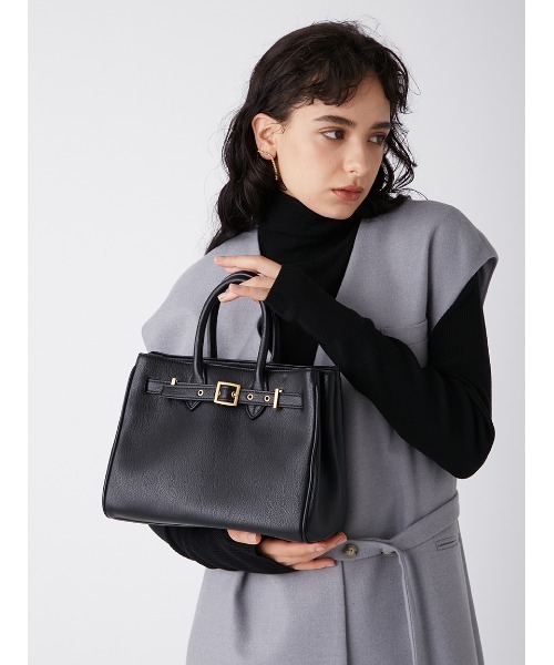 Mila Owen（ミラオーウェン）の「バックルベルトハンドバッグ