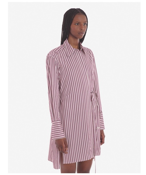 Maison Kitsune（メゾンキツネ）の「KNEE SHIRT DRESS IN STRIPED