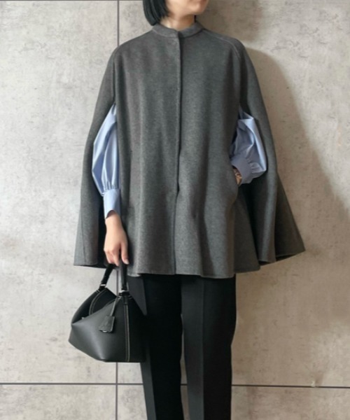 Mila Owen（ミラオーウェン）の「ウール混スタンドカラーリバーケープ