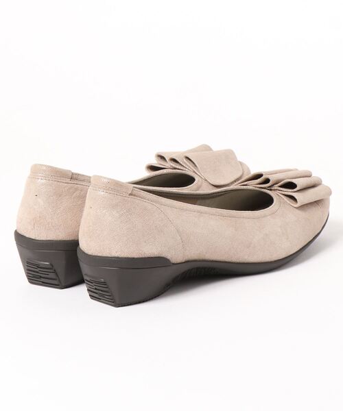 ウェーブリボンモチーフコンフォートウェッジパンプス（パンプス