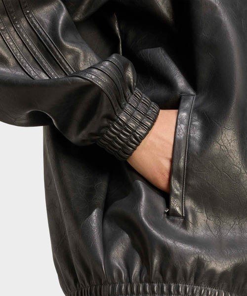 adidas（アディダス）の「プレザー ファイヤーバード オーバーサイズ