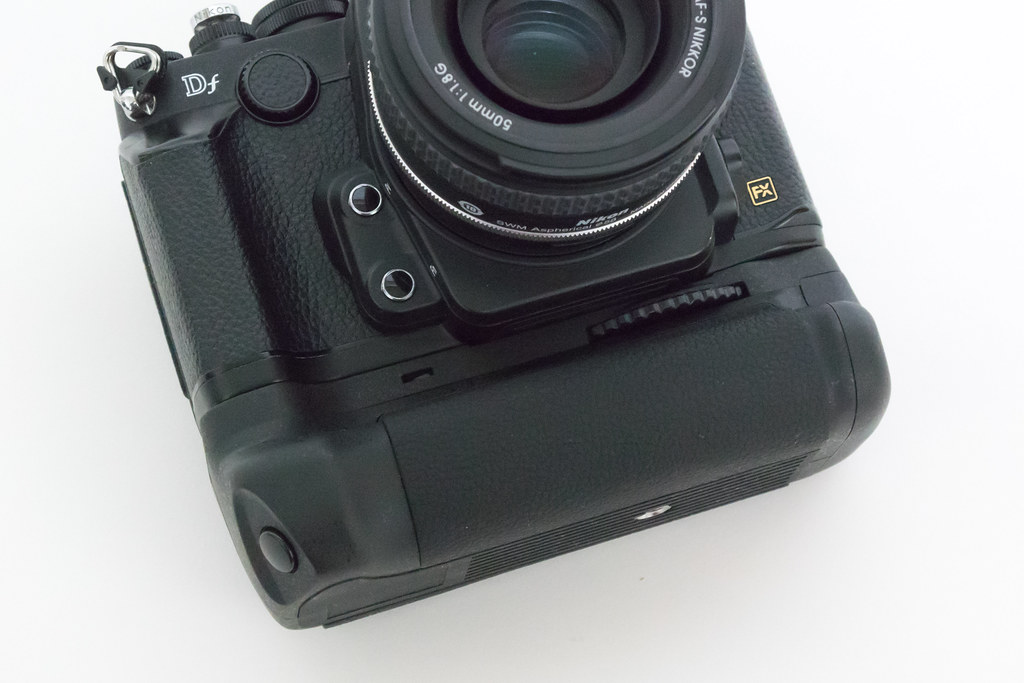 非純正！NEEWER製Nikon DF用縦位置バッテリーグリップを使ってみた