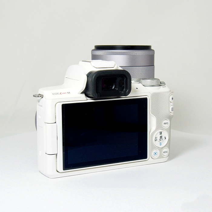 中古】(キヤノン) Canon EOS KISS M ダブルズームキツト ホワイト