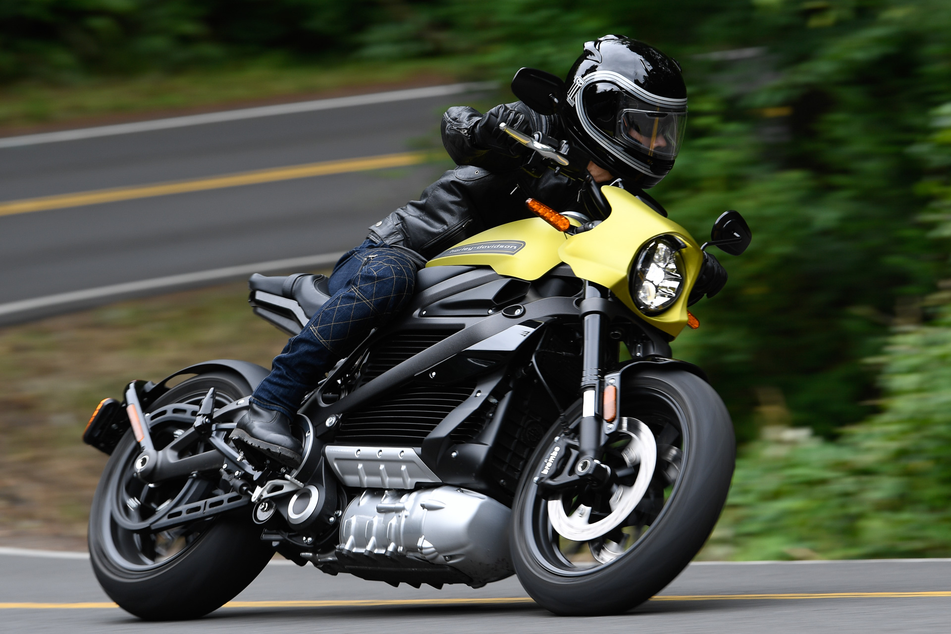 ハーレーダビッドソン、航続距離最大235kmのEVバイク「LiveWire」米国