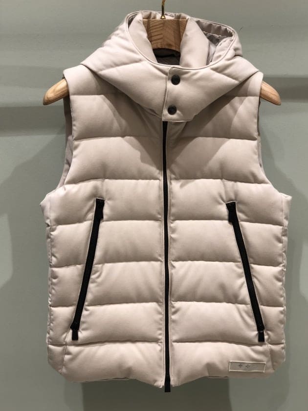 今の時期にピッタリ？！タトラスのダウンベスト！！！｜ビームス