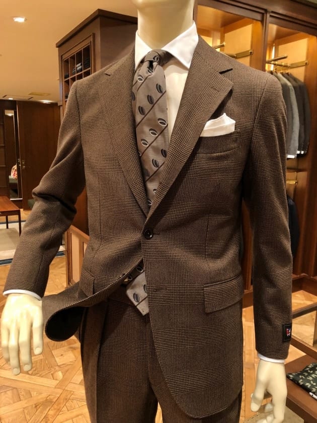 BEAMS F」秋冬シーズンも外せないブラウンスーツを使った