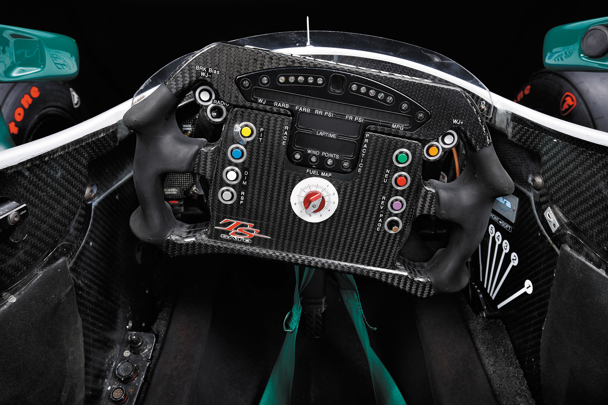 佐藤琢磨インディ500】こだわりすぎて、ステアリングのトレンド