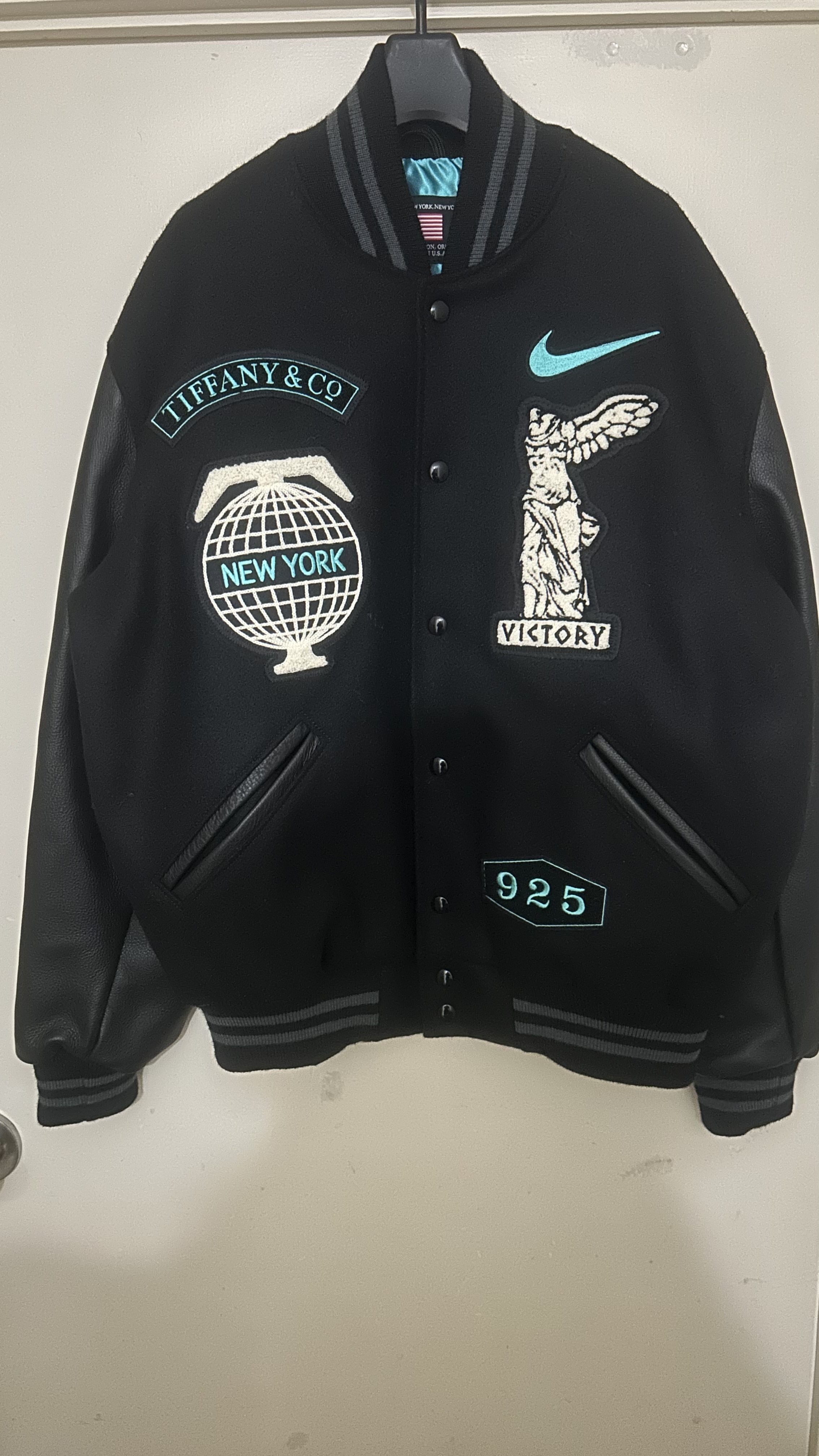 激レア！限定品 NIKE × TIFFANY コラボ スタジャン (Nike/スタジャン