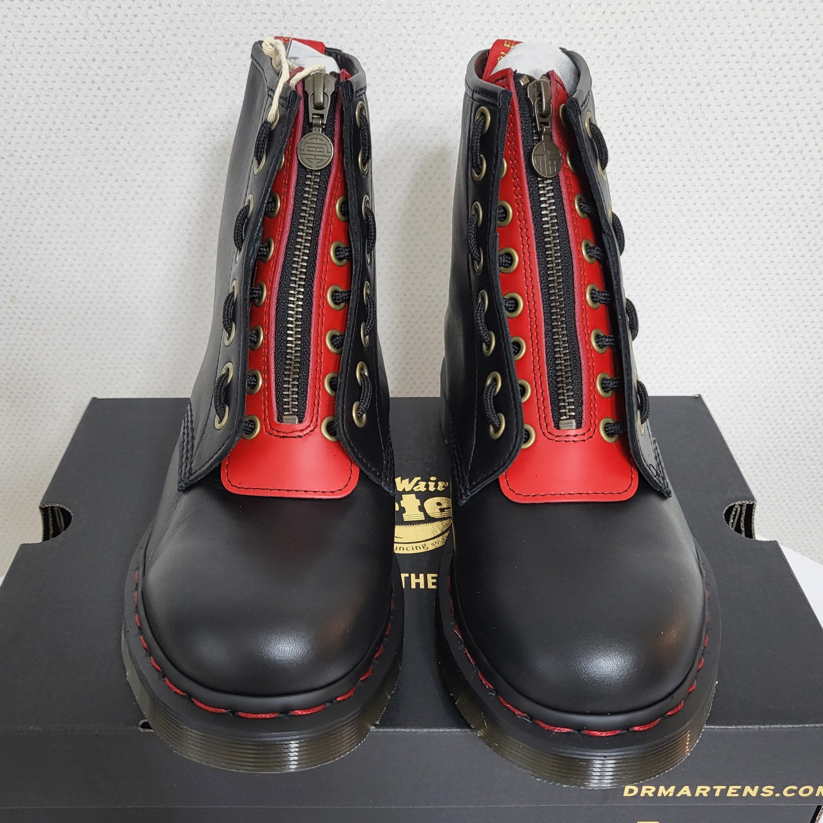 Dr.Martens(ドクターマーチン)が卯年を記念した限定シューズ・ブーツ