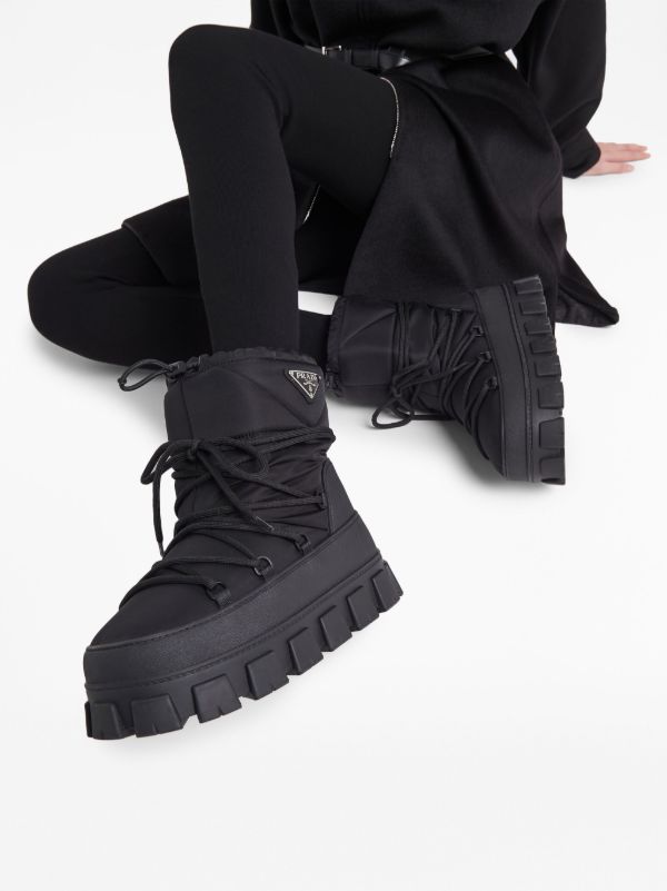 Prada ロゴ スノーブーツ | ブラック | FARFETCH JP