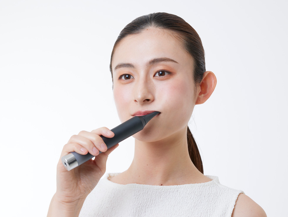 ヤーマンの歯ブラシ型美顔器 口の中から刺激して男性市場拡大狙う