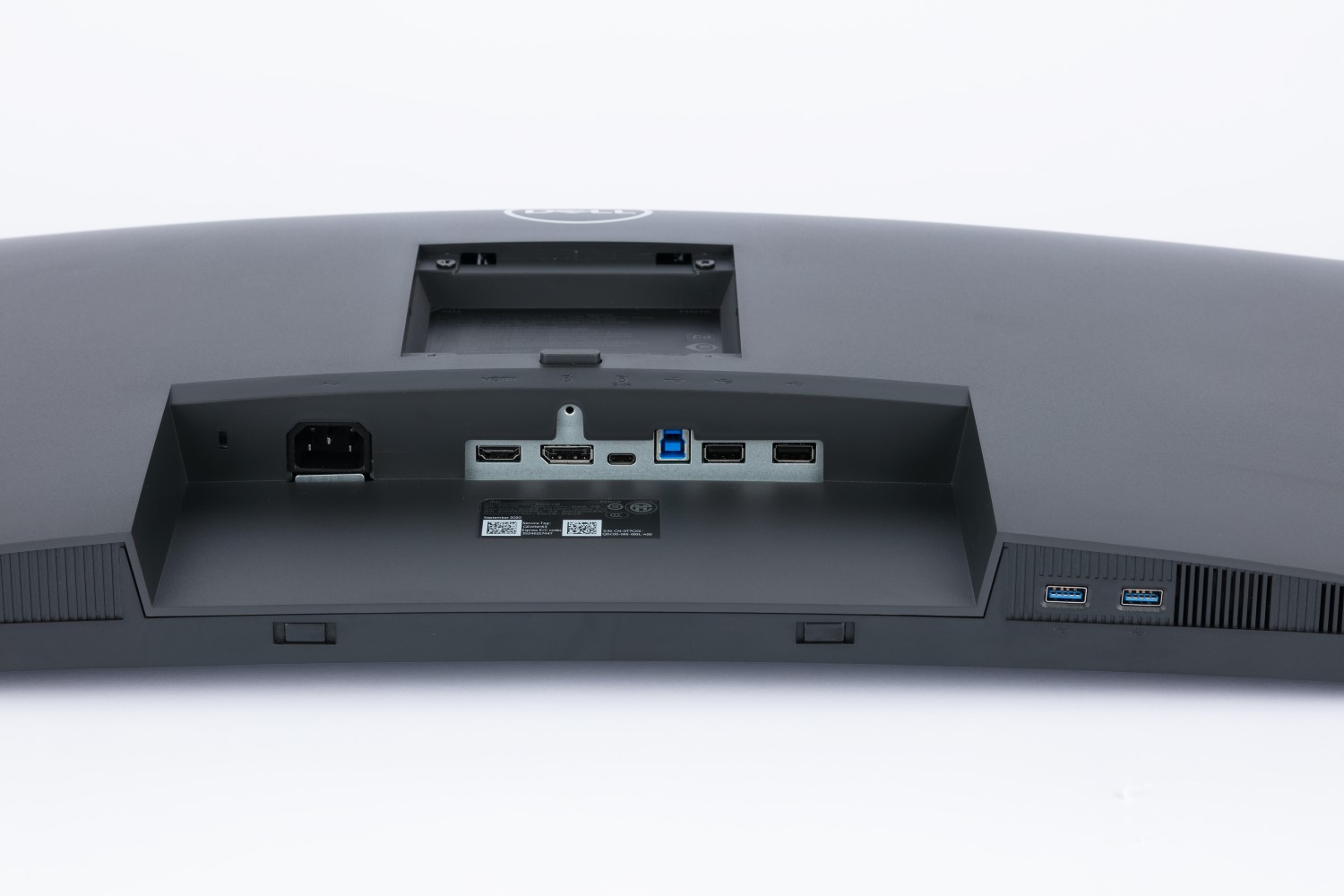 デル「P3421W」を試して分かった、大型曲面ディスプレーの意外な利点