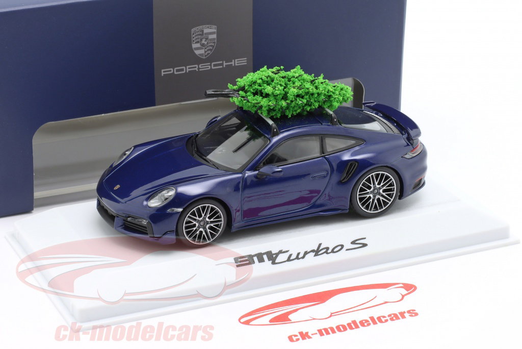 Minichamps 1:43 Porsche 911 (992) Turbo S クリスマス 版 と モミの