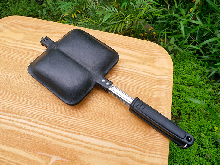 カリッ、ふわっ！ 『岩鋳』の「南部鉄器製ホットサンドメーカー」が