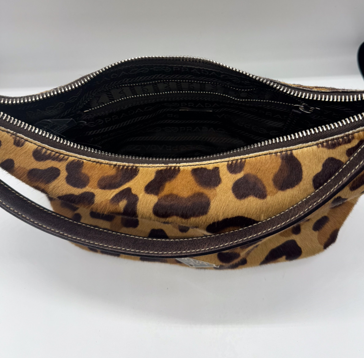 PRADAプラダ ハラコ レオパード柄ミニバッグお買取致しました