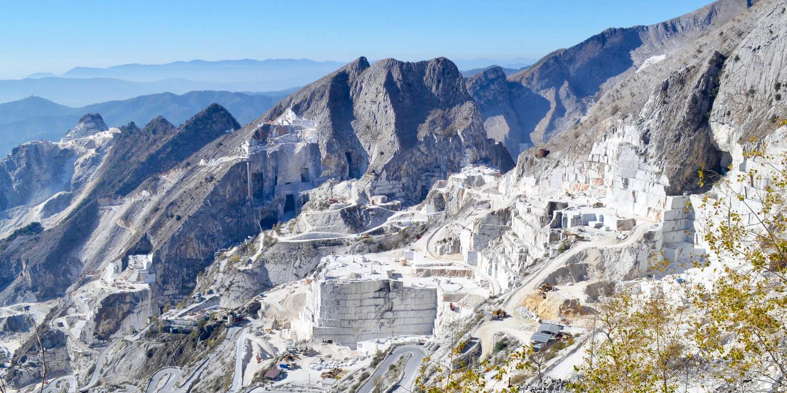 カララ発：ジープで巡る大理石採石場ツアー＆ラルド試食 | GetYourGuide