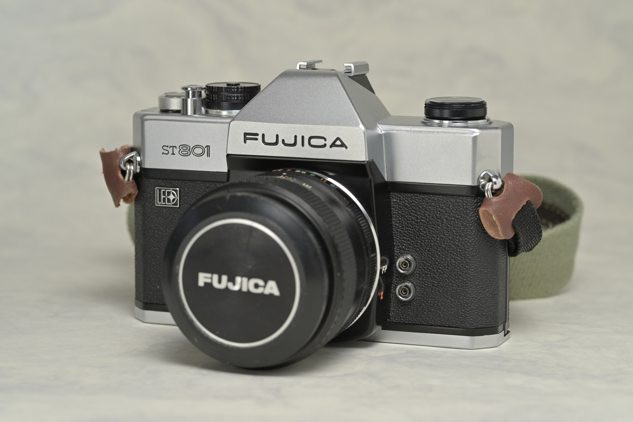 美しい景色は美しく。そうでない景色もそれなりに。FUJICA ST801