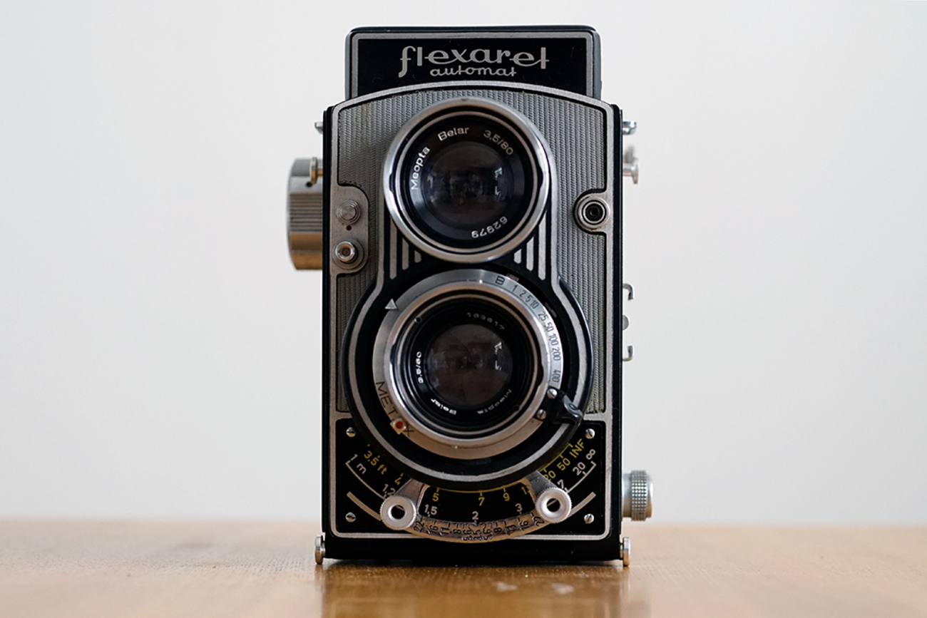 チェコスロバキアの二眼レフカメラFlexaret VIがやってきた - カメラが