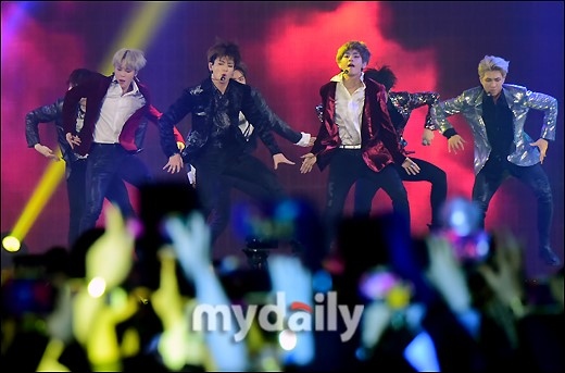 PHOTO】BTS（防弾少年団）「2018 MGA」授賞式でステージを披露