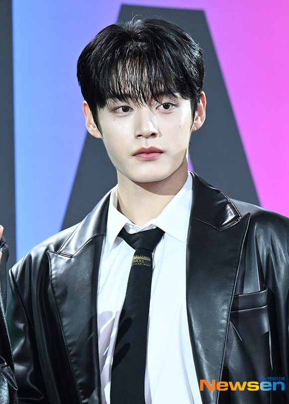 ZEROBASEONE キム・ジウン、暴言疑惑を否定…ファンに心境を告白「心配