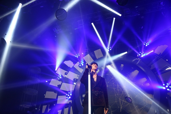 2PM ジュノ、夏の全国ソロツアー「FLASHLIGHT」が名古屋で開幕！新曲