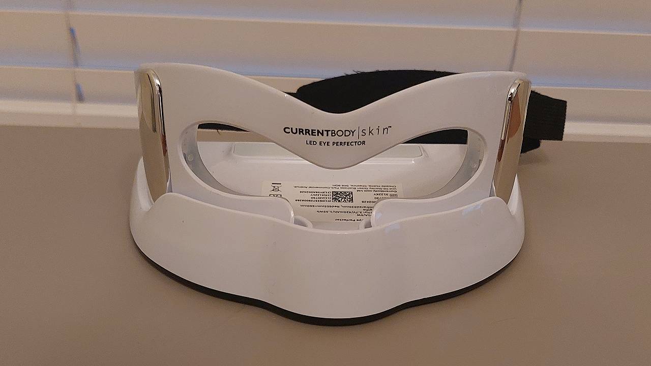 CurrentBody Skin LED Eye Perfector review: bright lights that