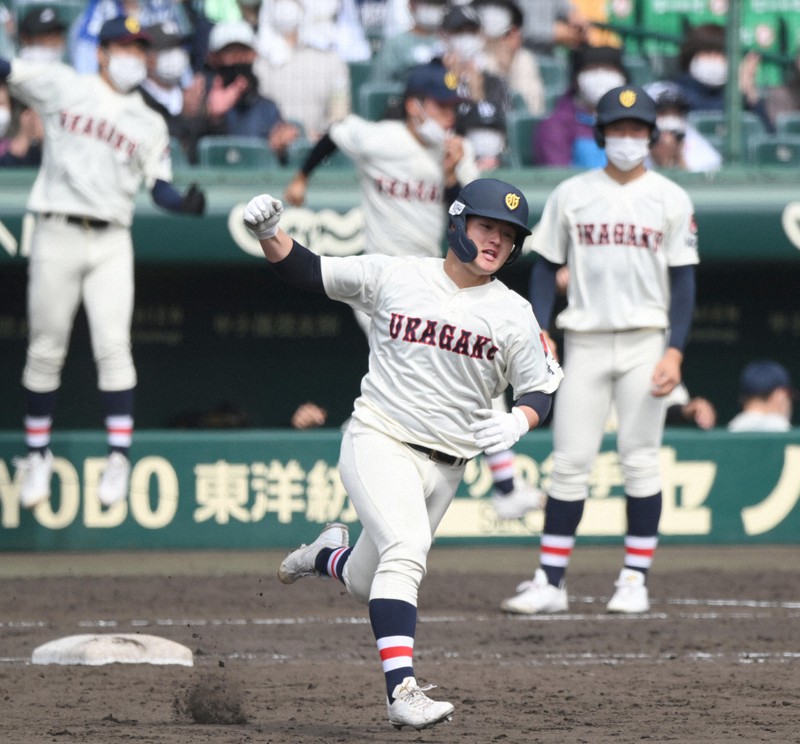 浦和学院、驚異のフルスイング 追い込まれてもひるまず センバツ