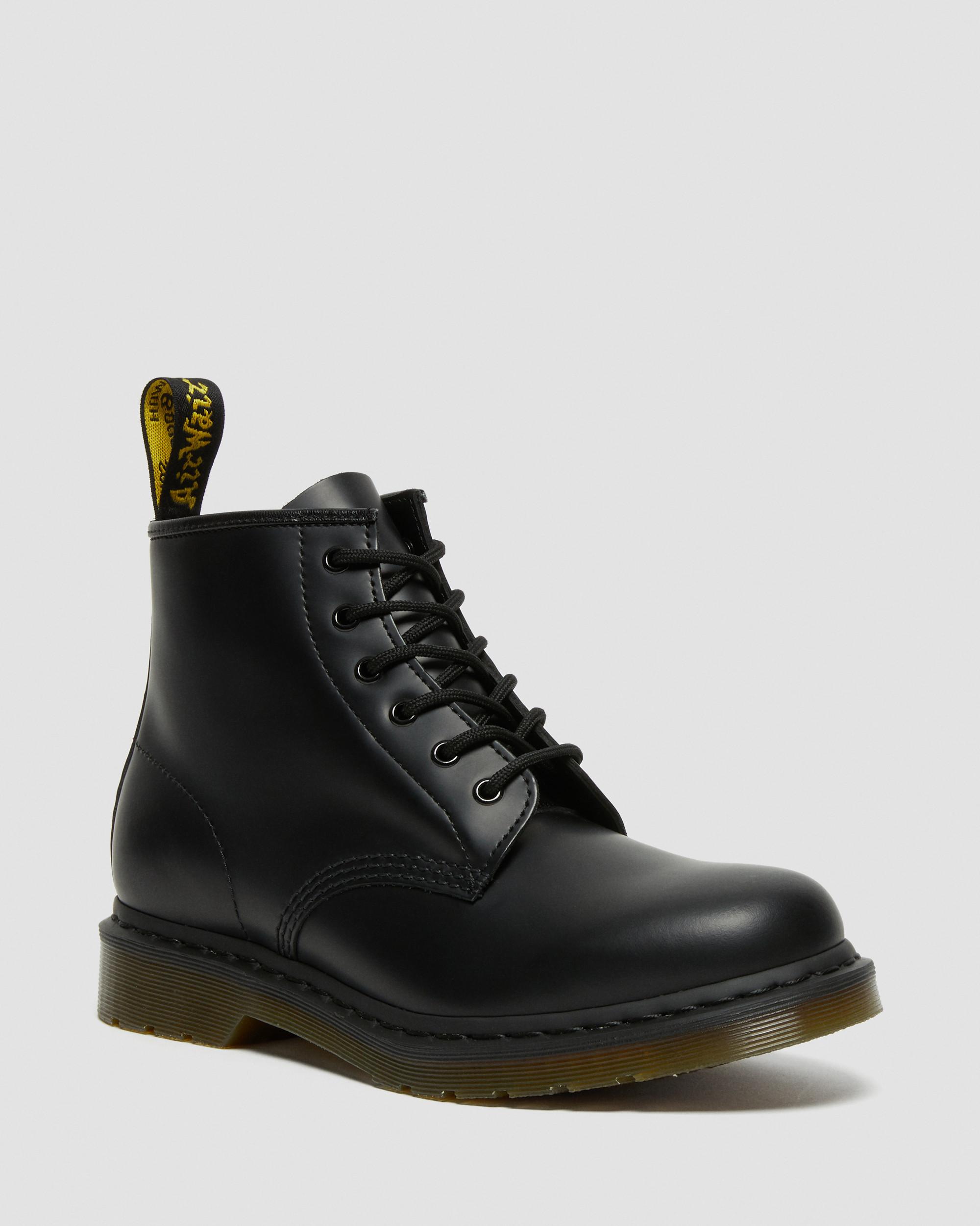 101 Smooth Leather Ankle Boots in Black | Dr. Martens