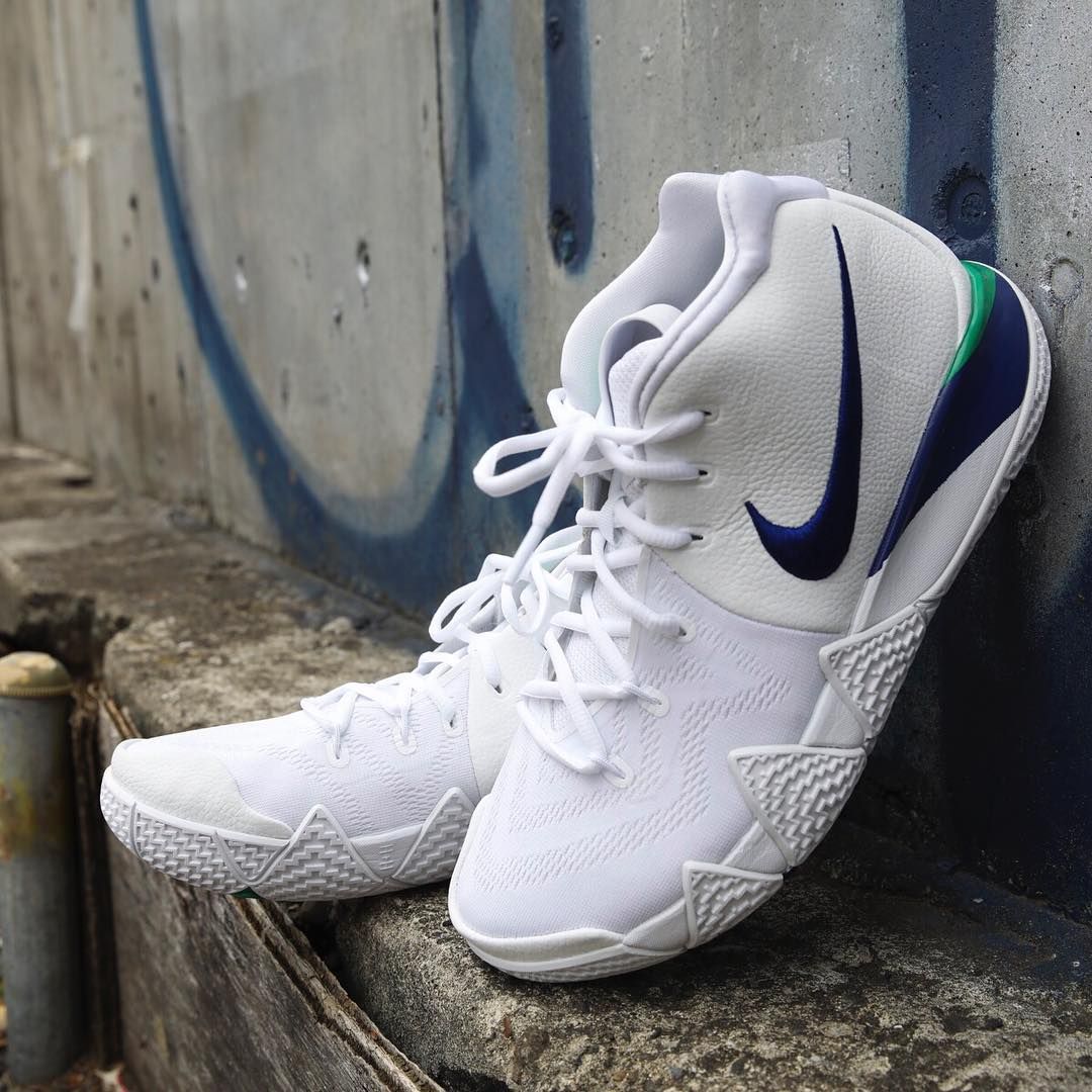 ナイキ カイリー4 ホワイト/ディープ ロイヤル ブルー【5/18発売