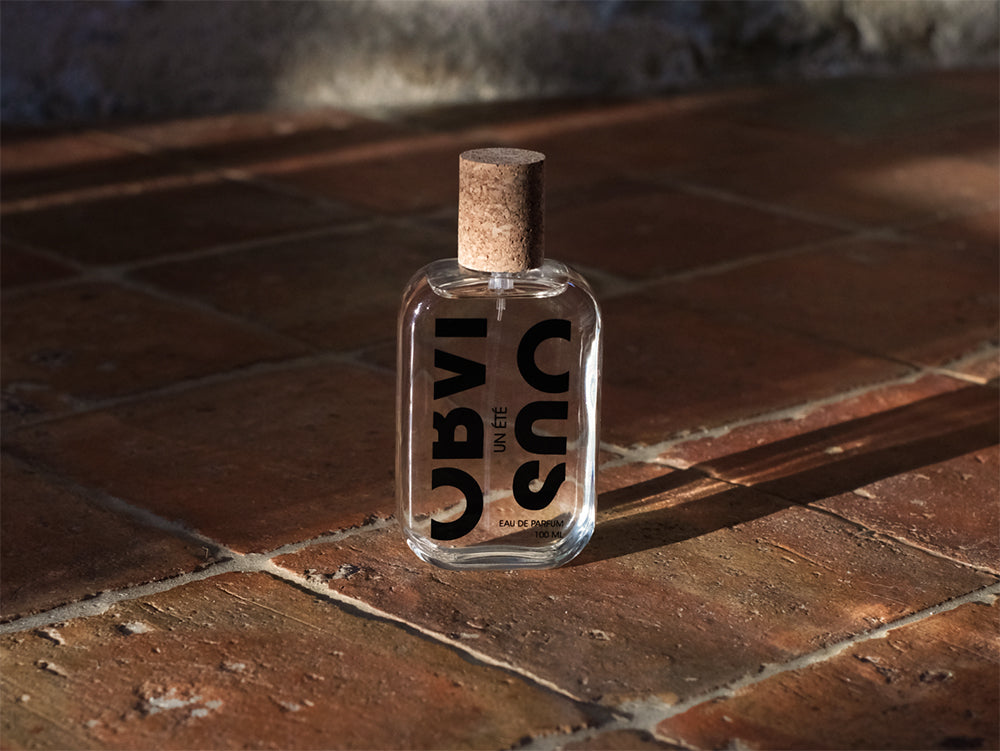 オンライン限定・新ブランド！】白いTシャツのようなシンプルな香水