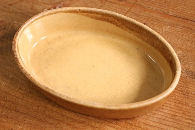 グラタン皿として使えるブラウンカラーのオーバル皿 フランス