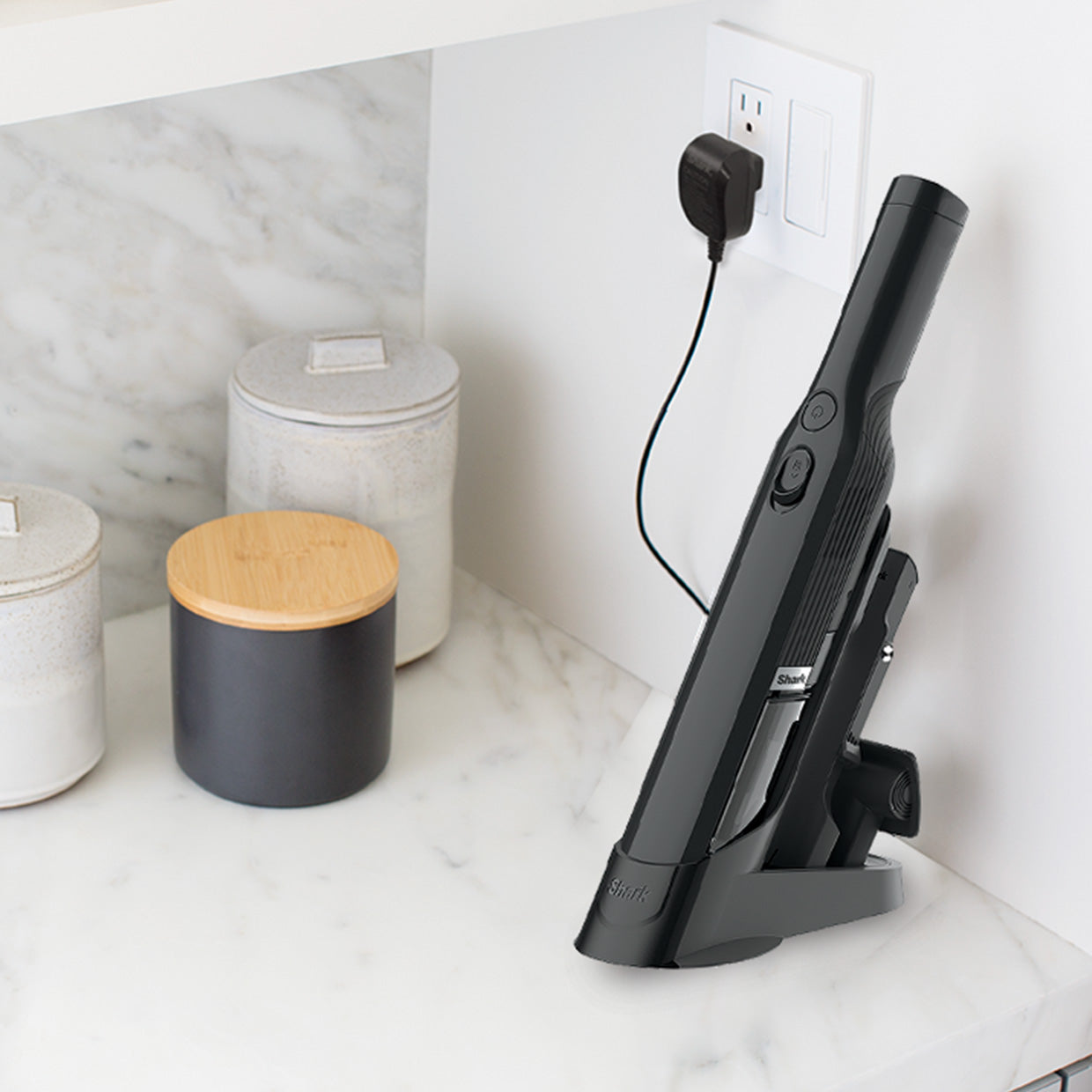 Shark EVOPOWER 充電式ハンディクリーナー WV202JBK & アクセサリー