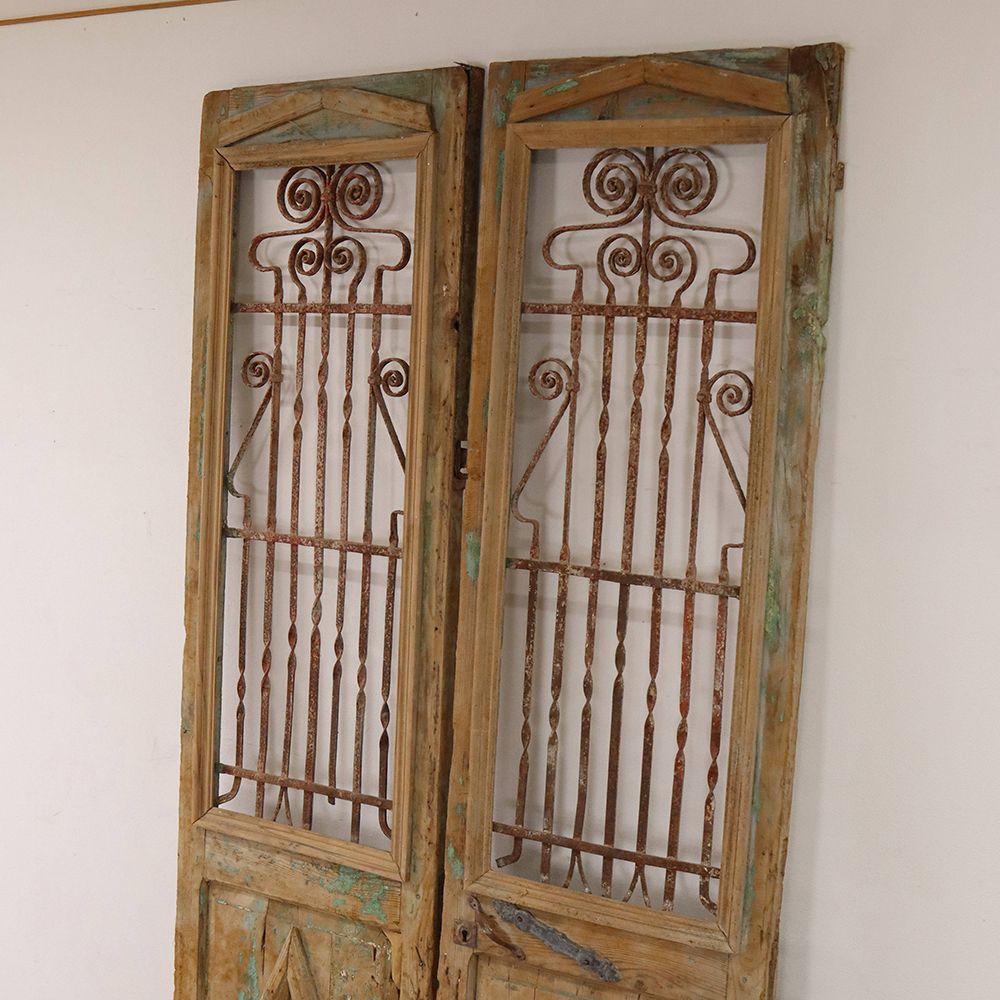 シャビ―な風合いのアンティークアイアン格子ドア VC112-058