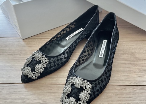 永遠の憧れ♡Manolo Blahnik(マノロブラニク)の「ハンギシフラット」が