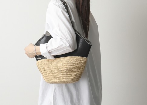 大人カジュアルには「Stella McCartney(ステラマッカートニー)」のかご