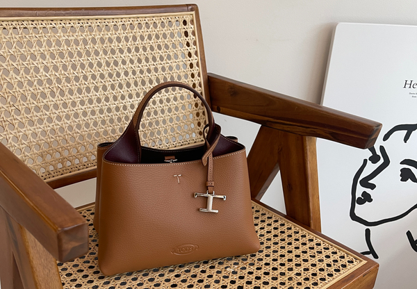 TOD'Sのレザーバッグは「マイクロ」が”絶妙サイズ”で使いやすさ大優勝