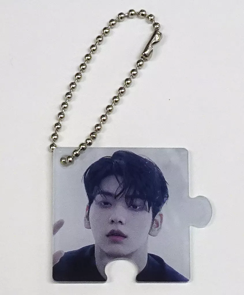 TOMORROW X TOGETHER パズルキーホルダー スビン公式 駿河屋 -<中古>[単品] スビン(TOMORROW X TOGETHER) パズル