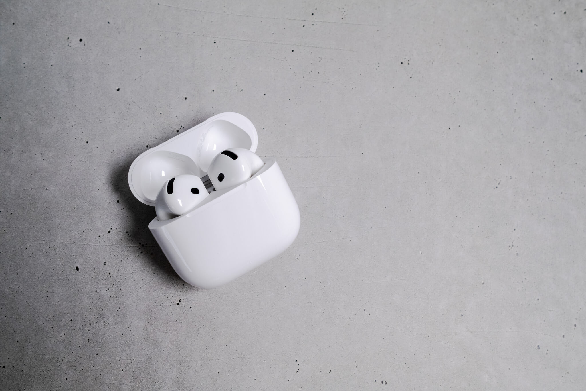 AirPods 4(ノイキャン搭載モデル)を実機レビュー！AirPods 3(第3世代