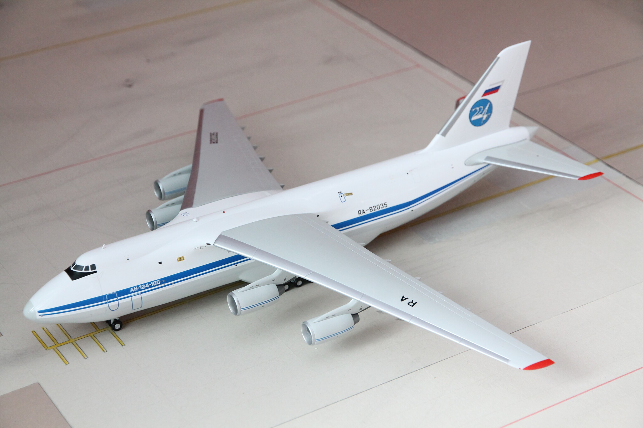 1:200 Russia Air Force Antonov AN-124 Ruslan RA-82035 G2TTF1080