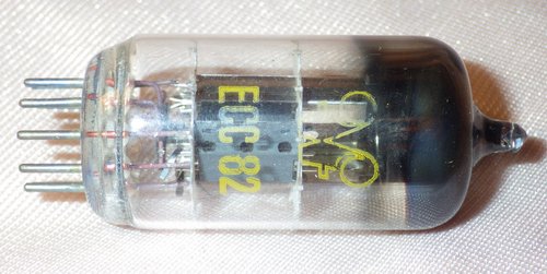 ジョージア 1x ECC82 RFT デュアル三極管真空管バルブ東ドイツ NOS