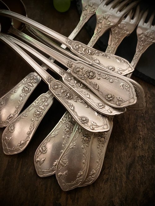 台湾 フランスのアールヌーボー様式のシルバーメッキデイジーレリーフ