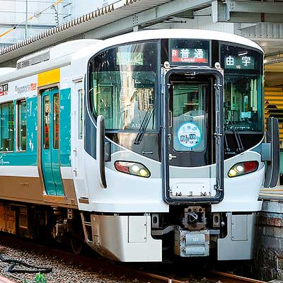 227系0番代A12編成「ラッピングコラボトレイン」運転開始｜鉄道
