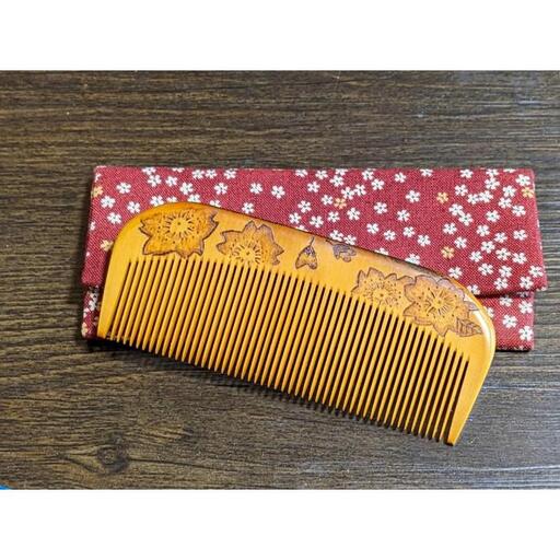 つげ櫛の櫛留商店 本つげ材焼絵櫛（すす櫛細歯）袋付 ※約9．8cm
