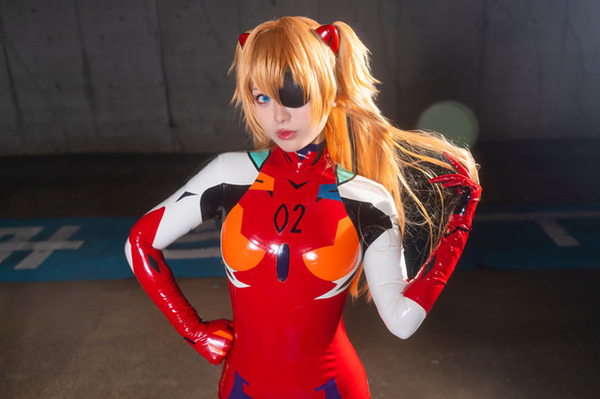 コスプレ】「エヴァンゲリオン」アスカのプラグスーツ姿が