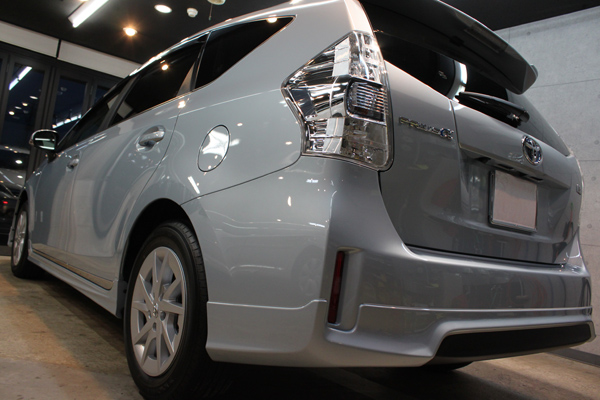 トヨタ プリウスα 新色クリアーストリームメタリックを本当の美しさへ