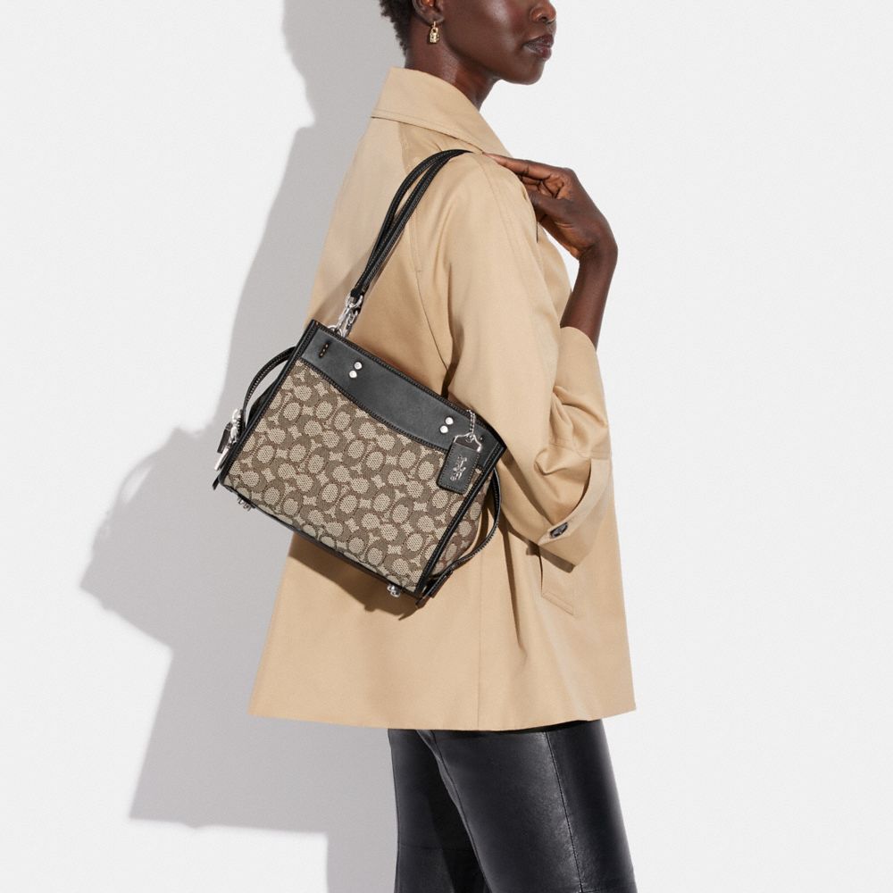 公式】COACH – コーチ | ローグ 25・シグネチャー テキスタイル ジャカード