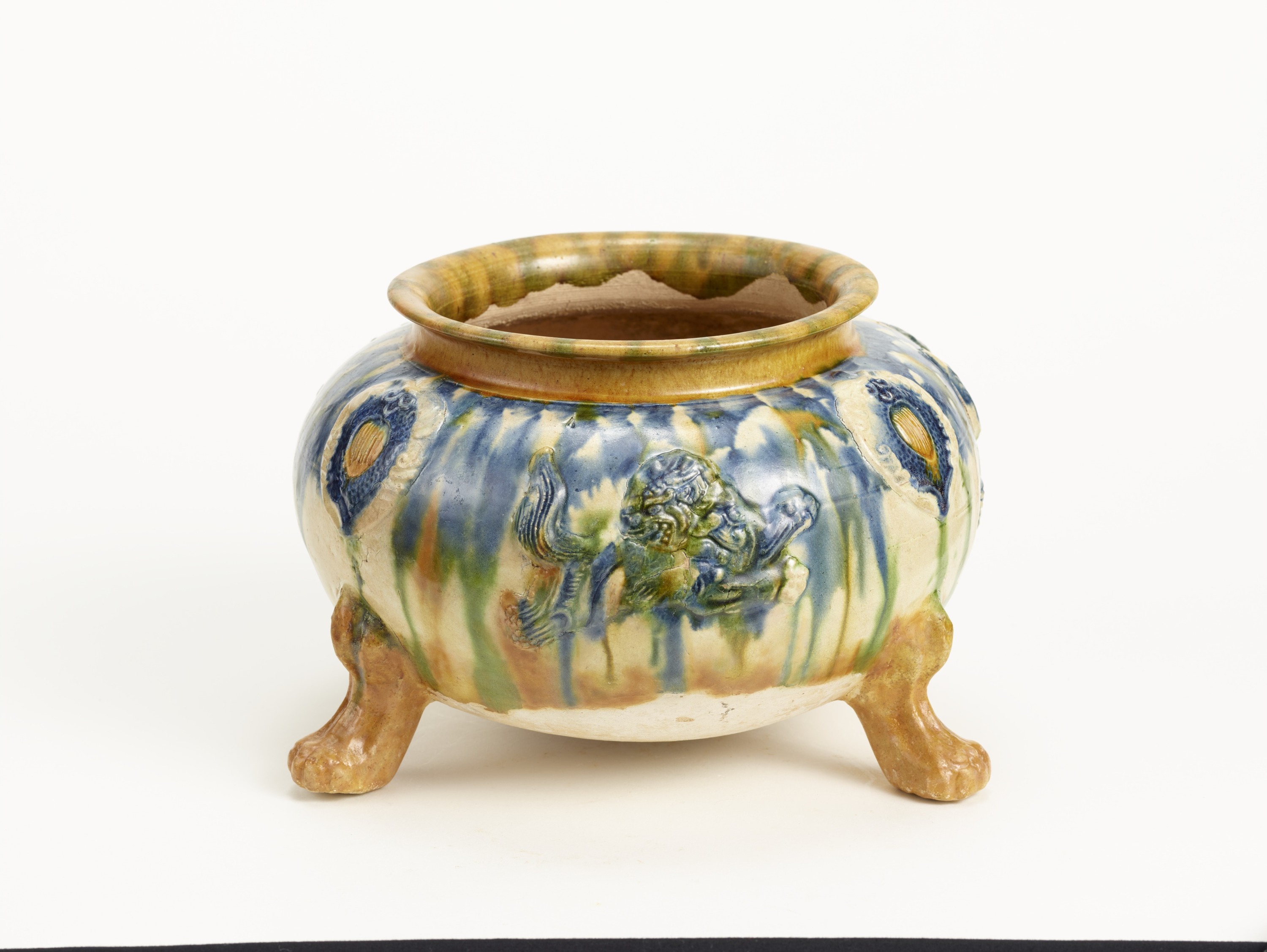 九州国立博物館 | 収蔵品ギャラリー | 唐三彩貼花獅子文鍑